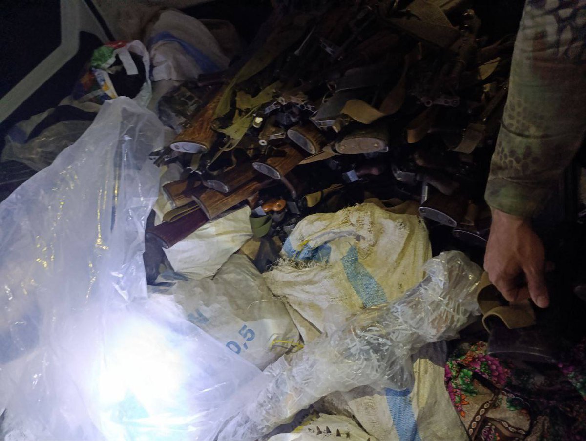 A large quantity of weapons was handed over to the Security Forces by the notables of several villages in area of Qadmus (East Tartus province)
